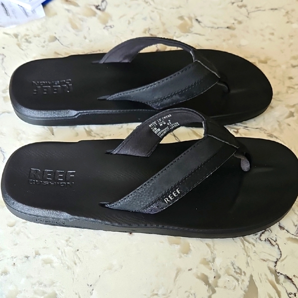 Reef Cushion Black Flip Flops  Sz 42 Womens 9.5, mens 7.5